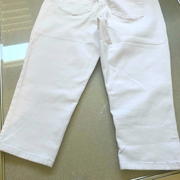 Venus White Stretch Capri Size 10 - Picture 4 of 4